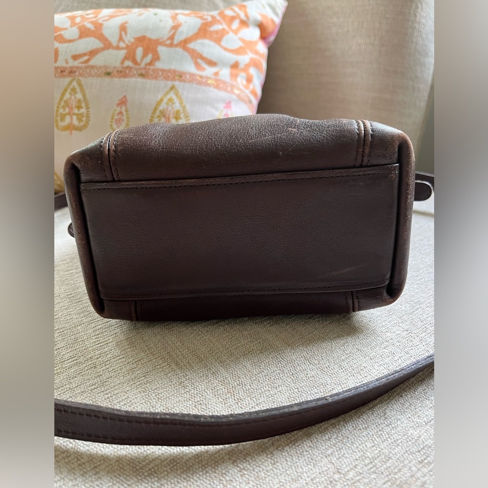 VINTAGE Coach Brown Leather Soho Small Satchel from 90s. - Picture 13 of 15